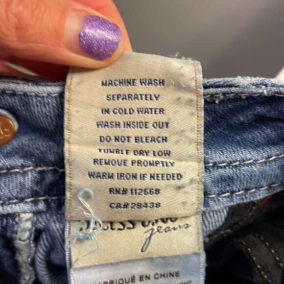 MISS Me woman’s Signature Straight woman’s blinged out jeans - Picture 14 of 16